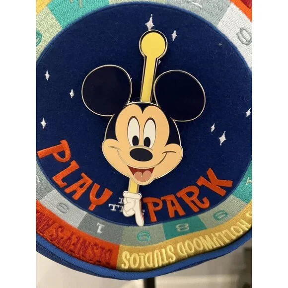 Harveys Walt Disney World Play in the Park Convertible Circle Bag New